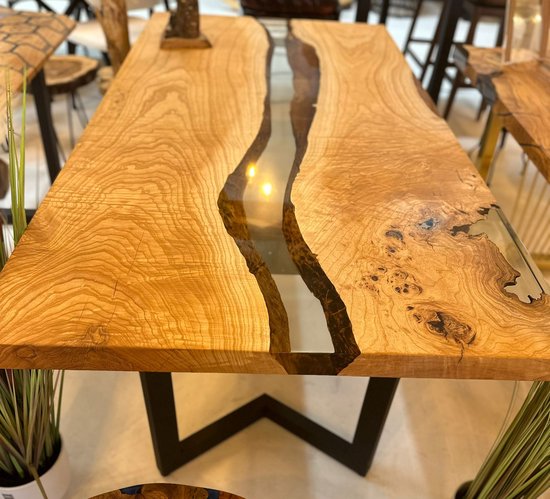 Foto: Arka woods epoxy essen hout eettafel lana