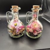 Set van 2 karafjes met droogbloemen - cadeau - vaas - bloemstuk - droogbloemen - droogbloemen in fles - boeket - bloemstuk - interieur - bloemen in glas - fleurig - cadeau - gezellig - droogbloemen - vaas van glas | decoratie | woondecoratie