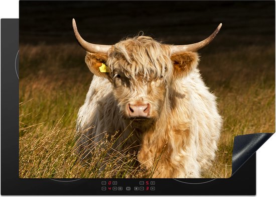 KitchenYeah® Inductie beschermer 75x52 cm - Schotse Hooglander - Licht - Gras - Dieren - Kookplaataccessoires - Afdekplaat voor kookplaat - Inductiebeschermer - Inductiemat - Inductieplaat mat