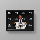 Cristiano Ronaldo CR7 Kunst - Gedrukte handtekening - 10 x 15 cm - In Klassiek Zwart Frame - Juventus Prestentatie - Voetbal