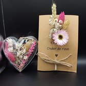 Droogbloemenkaart "hart onder de riem" en hart met roze droogbloemen | liefde | kaart | wenskaart | cadeau | droogbloemen | hartje | decoratie | interieur | hartonderderiem | beterschap | gefeliciteerd | sterkte | rouwkaart