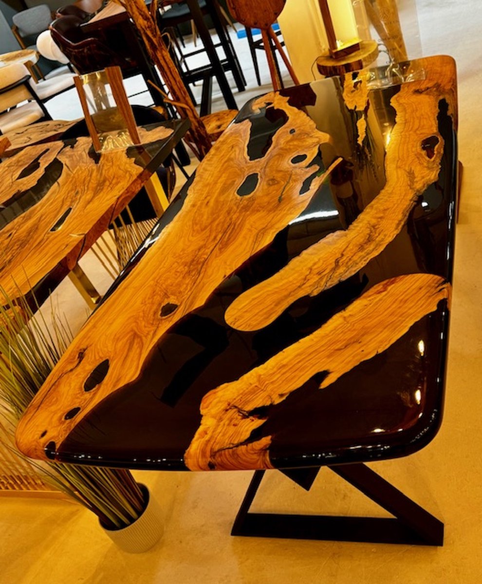 Arka Woods - Epoxy en olijfhout riviertafel - Karen