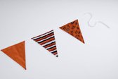Vlaggenlijn van stof | Wij houden van Oranje - 5 meter / 18 vlaggetjes - Oranje, Rood, Wit, Blauw driehoek vlaggetjes - Koningsdag accessoires slinger / Nederlands elftal versiering - Stoffen slingers handgemaakt & duurzaam