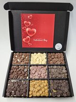 Chocolade Callets Proeverij Pakket met Mystery Card 'Happy Valentine's Day' met persoonlijke (video) boodschap | Chocolademelk | Chocoladesaus | Verrassing box Verjaardag | Cadeaubox | Relatiegeschenk | Chocoladecadeau