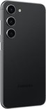 Schuin achteraanzicht van een zwarte Samsung Galaxy S23 met drie camera's en de tekst 'SAMSUNG'.