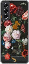 Geschikt voor Samsung Galaxy S21 FE hoesje - Stilleven met bloemen in een glazen vaas - Schilderij van Jan Davidsz. de Heem - Siliconen Telefoonhoesje