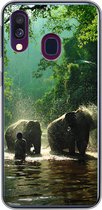 Geschikt voor Samsung Galaxy A40 hoesje - Olifant - Water - Bomen - Groen - Dieren - Siliconen Telefoonhoesje