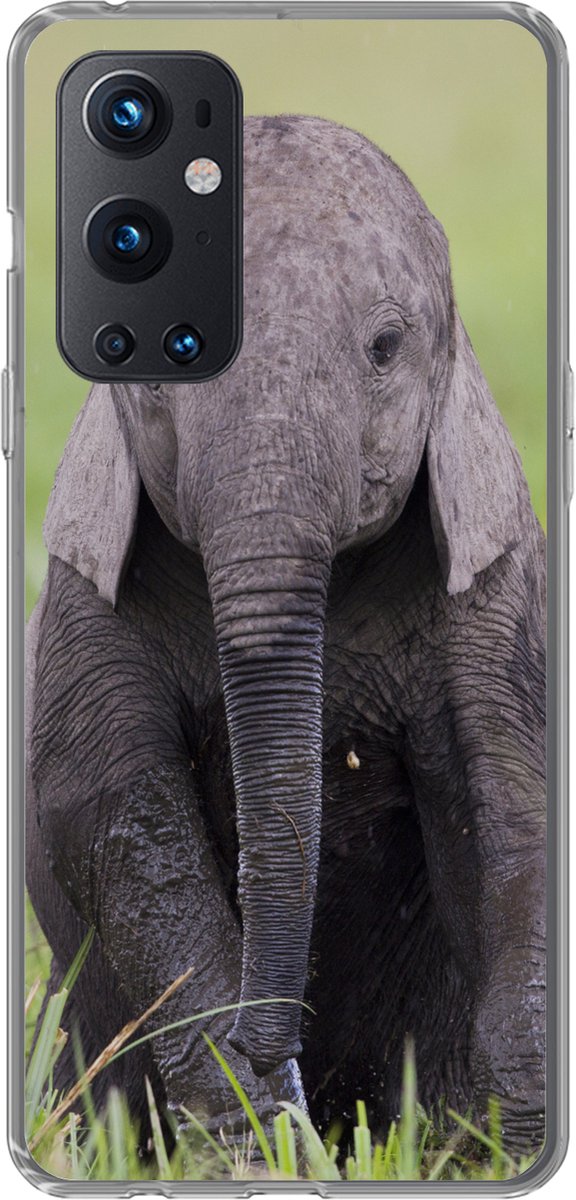 Telefoonhoesje Geschikt voor OnePlus 9 Pro hoesje - Olifant - Baby - Dieren - Gras - Natuur - Siliconen Telefoonhoesje Telefoonhoesje