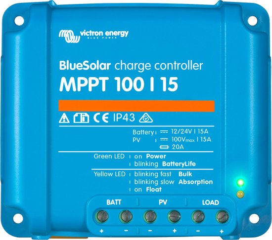 Blauwe Victron BlueSolar MPPT 100 l 15 charge controller met groene LED aan.