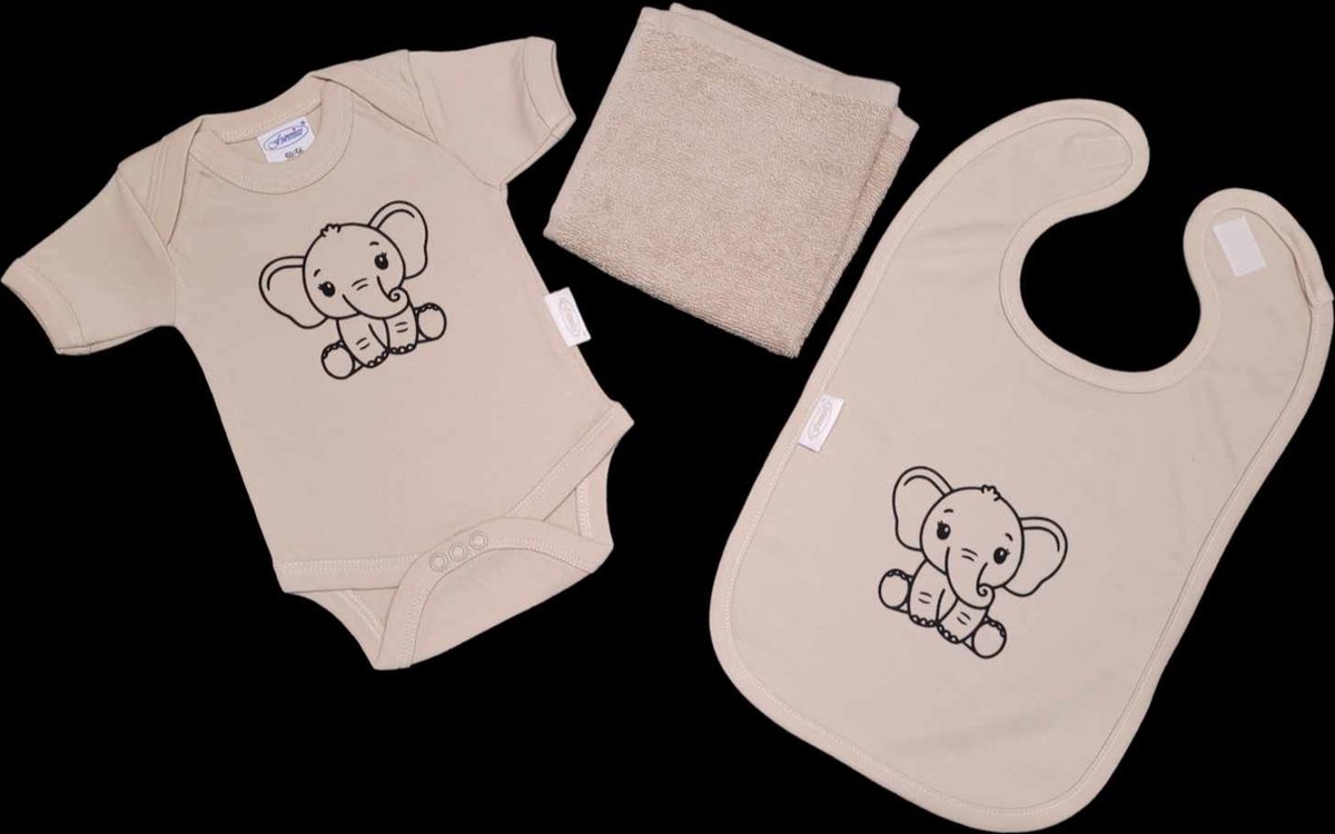 Goedkoopste Kraamcadeau -zand - olifant - slab - spuugdoek - romper - maat 62/68.