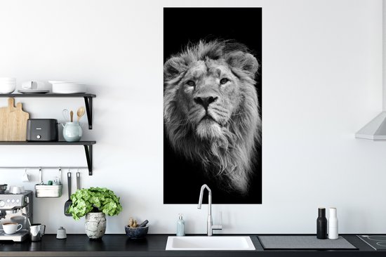 Affiche Lion asiatique sur fond noir en noir et blanc - 60x120 cm