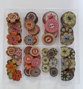 Houten knopen - box met houten knopen - 80 stuks -bloemvorm - retro - verschillende prints - mix groot en klein