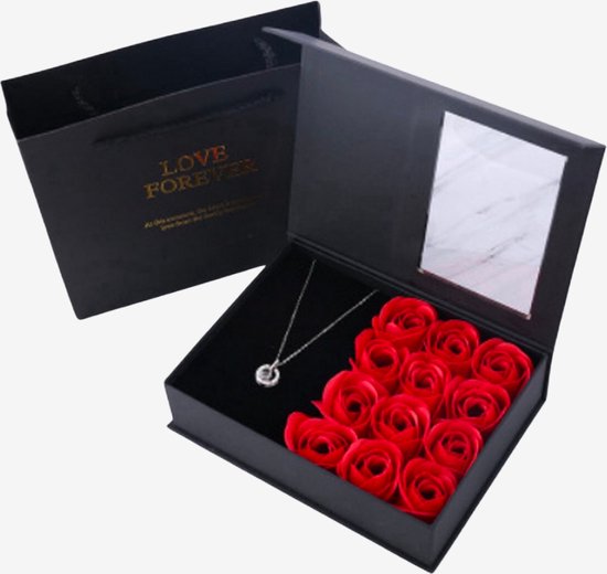 Valentijn Rode Rozen Giftbox | Ketting met "I Love You" - in 100 talen | |12x Rode zeeprozen | Liefdes Cadeau | Valentijnscadeau | Moederdaggeschenk | Moederdag cadeau |