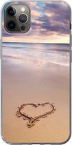 Geschikt voor iPhone 12 Pro Max hoesje - Hart op het strand in Nederland - Siliconen Telefoonhoesje