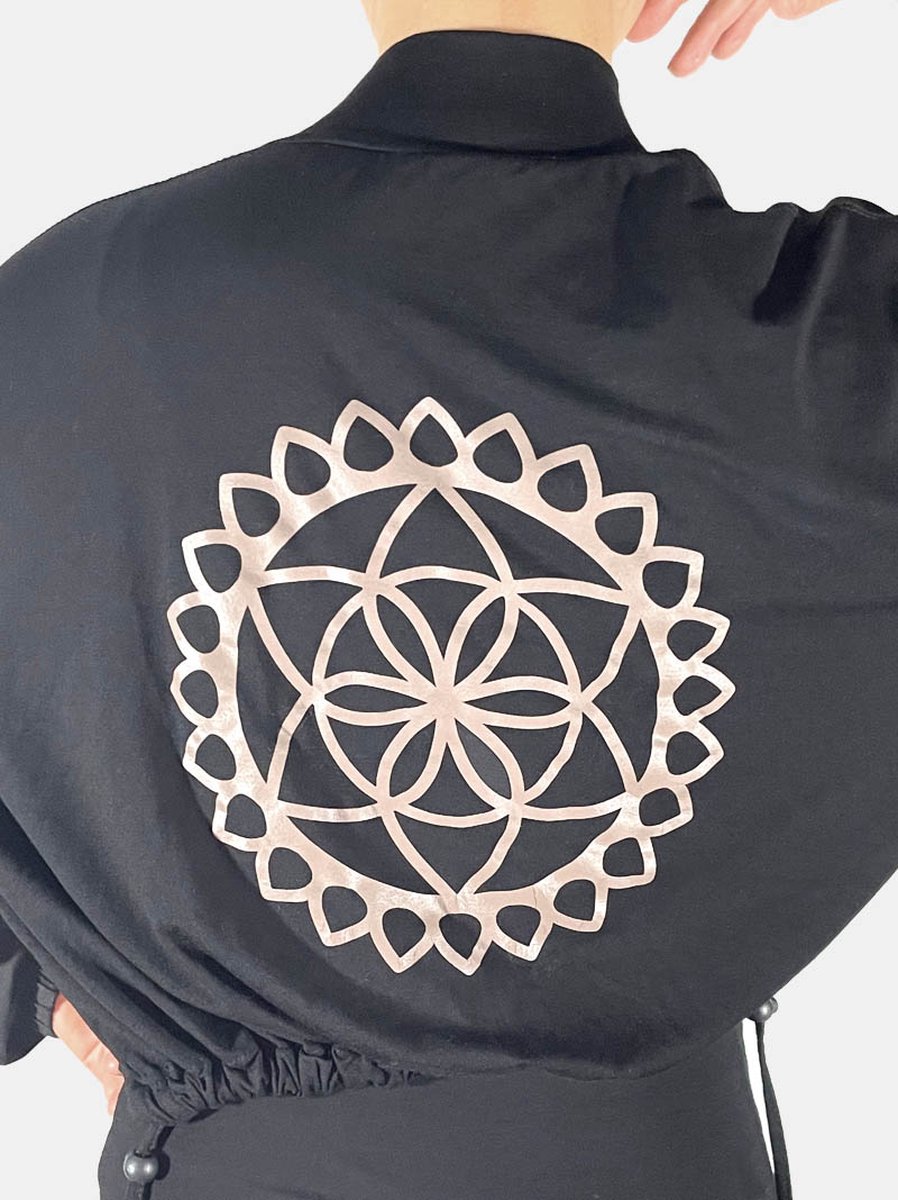 Namastae® Yoga vest dames | Dames vest | Yoga kleding | Lange mouw | Zwart | Met Mandala print | Maat 32 (XS)
