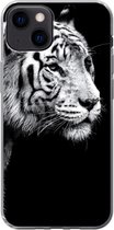 Geschikt voor iPhone 13 hoesje - Studio shot witte tijger op zwarte achtergrond in zwart-wit - Siliconen Telefoonhoesje