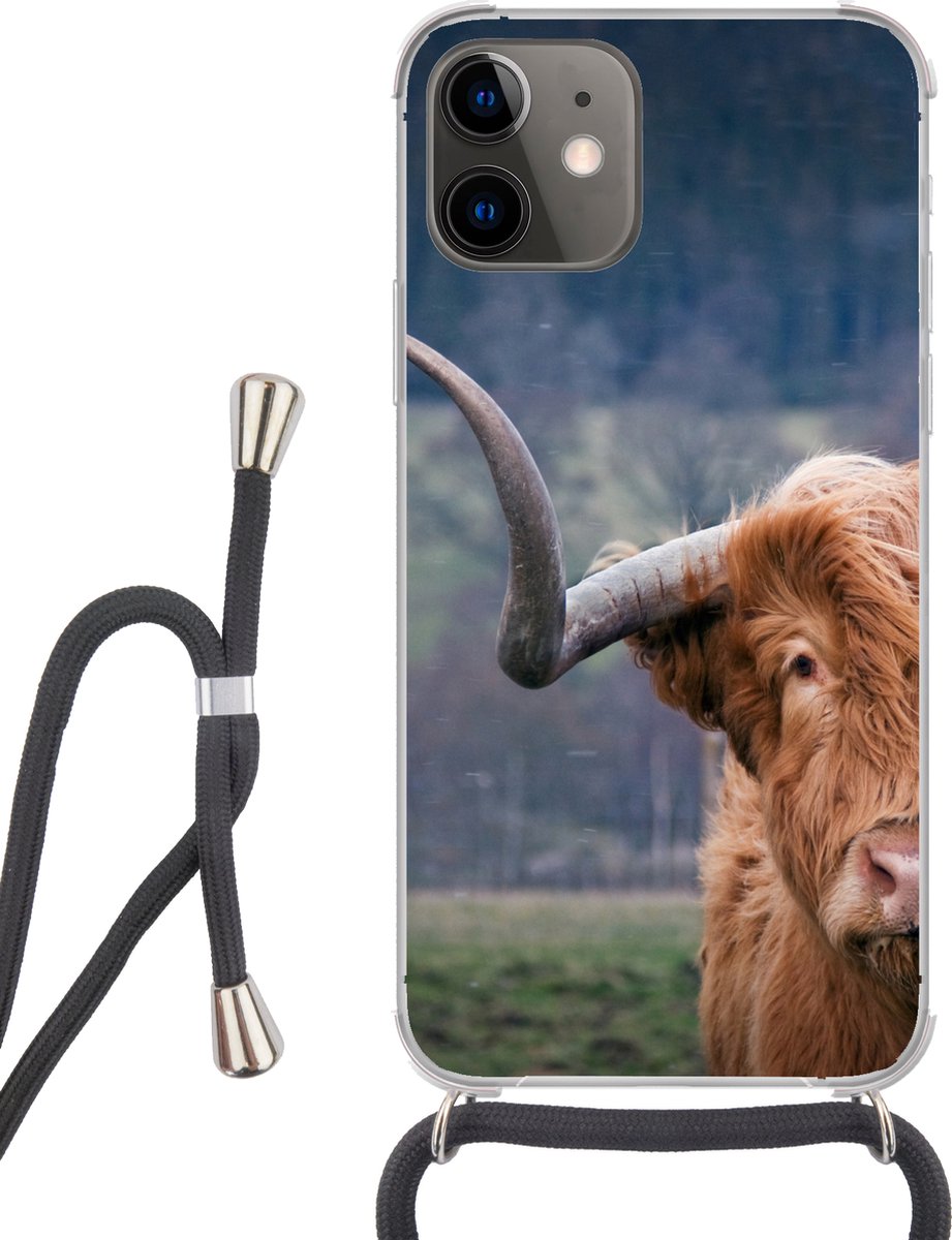 Telefoonhoesje Geschikt voor iPhone 11 - Schotse Hooglander - Koeienkop - Landschap - Natuur - Koe - Siliconen - Crossbody - Backcover met Koord - Telefoonhoesje met koord - Hoesje met touw Telefoonhoesje