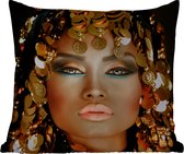Buitenkussen Weerbestendig - Vrouw - Cleopatra - Goud - Sieraden - Make up - Luxe - 50x50 cm