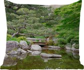 Sierkussen Buiten - Japans - Natuur - Water - Stenen - Bomen - 60x60 cm - Weerbestendig