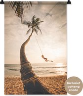Wandkleed Tropisch Strand  - Schommel aan een palmboom in Sri Lanka Wandkleed katoen 60x90 cm - Wandtapijt met foto