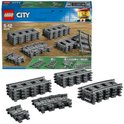 LEGO City treinrails: 4x rechte rails, 8x bochtrails, 8x flexibele rails en wisselstukken.