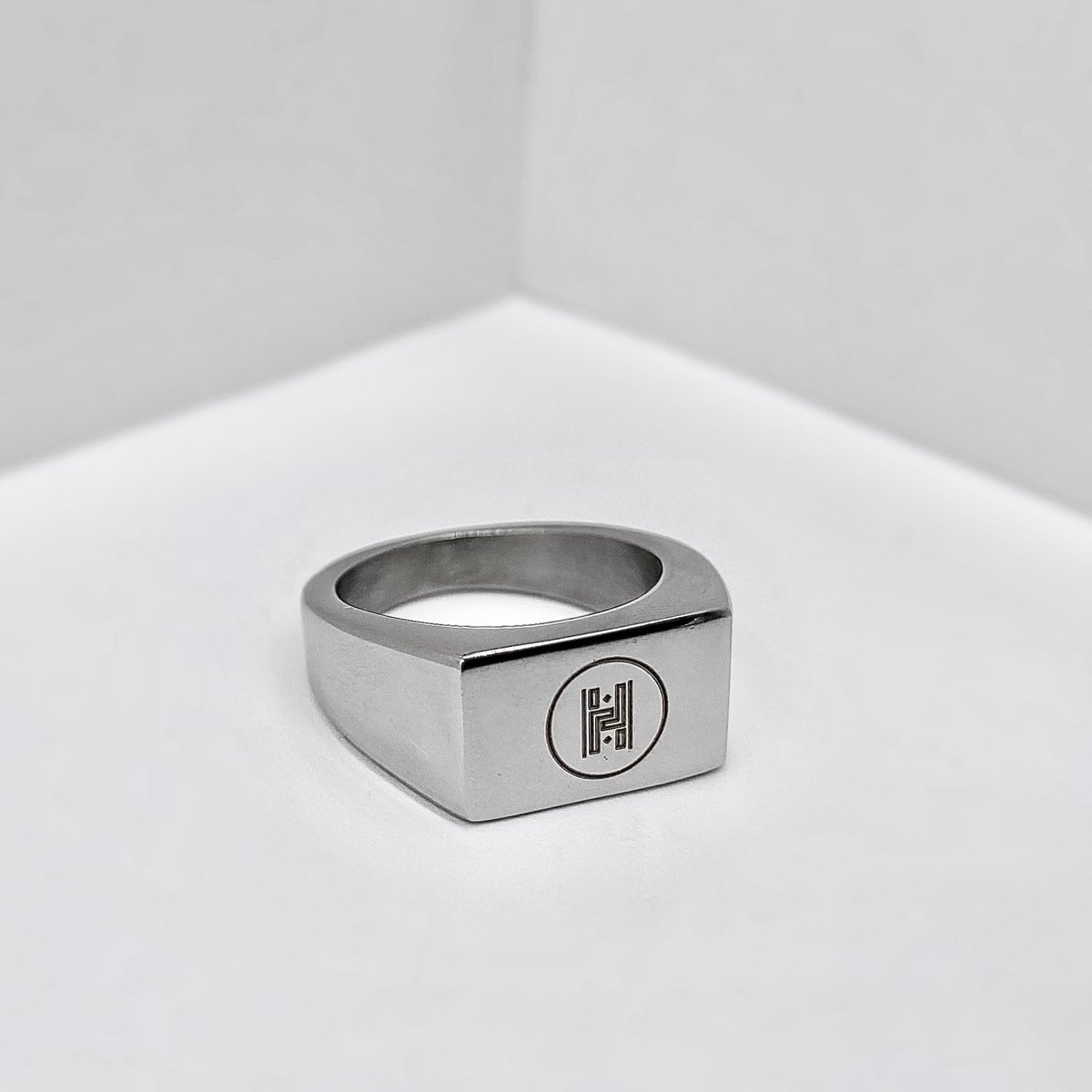Het Hof van Sieraden - The Beginning - Zilverkleurige zegelring - Heren - Ringen - 19 mm