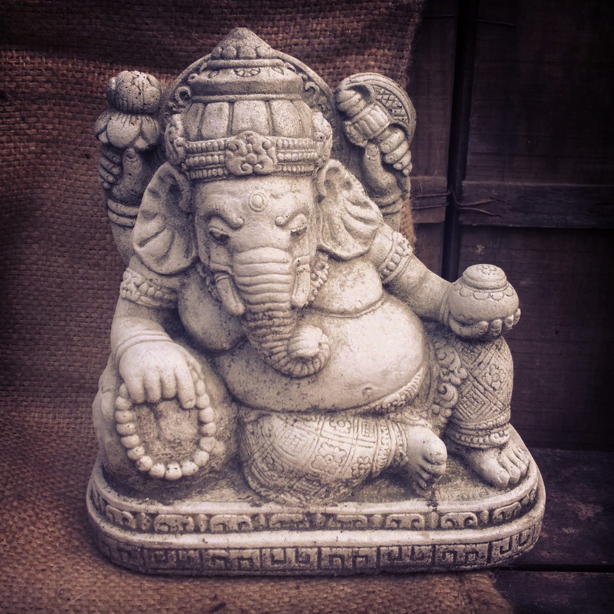 Betonnen tuinbeeld - betonnen Ganesh