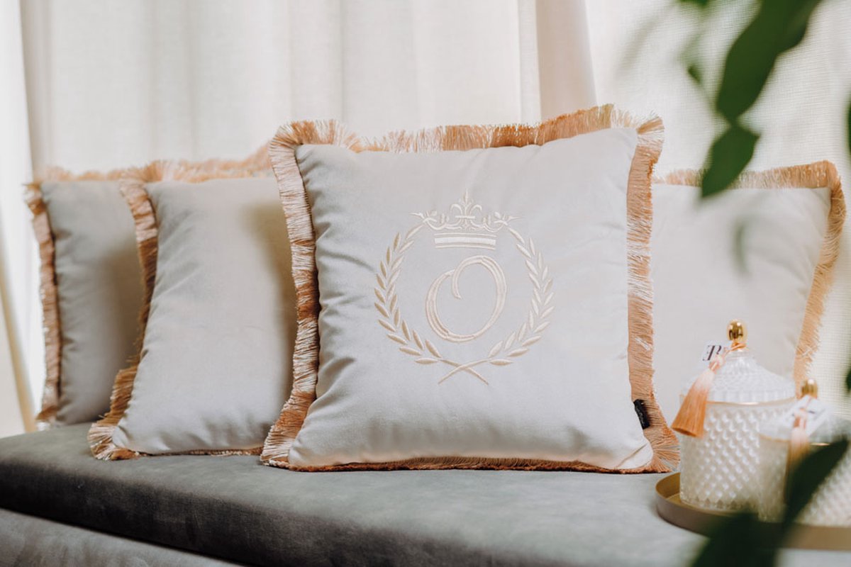 Embroidered pillow / personalised pillow / monogram pillow / decorative cushion 40x 40 beige velvet letter O