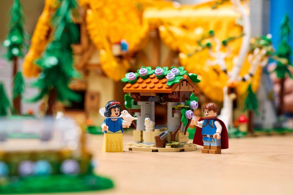 LEGO Disney Huisje van Sneeuwwitje en de zeven dwergen - 43242 — afbeelding 15