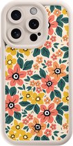 Casimoda® hoesje - Geschikt voor iPhone 14 Pro - Blossom - Effen telefoonhoesje met lensbescherming - TPU - Backcover - Bruin/beige