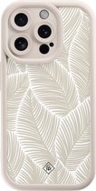Casimoda® hoesje - Geschikt voor iPhone 14 Pro - Palmy Leaves Beige - Effen telefoonhoesje met lensbescherming - TPU - Backcover - Bruin/beige