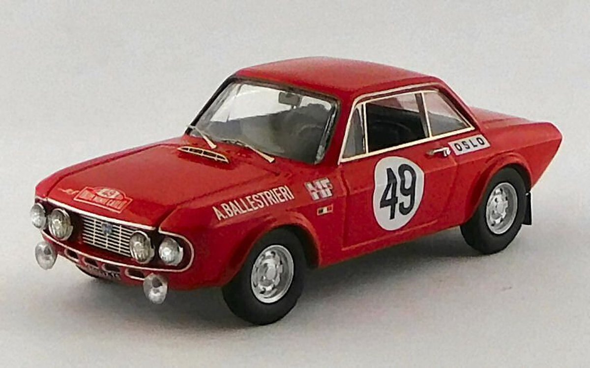 De 1:43 Diecast Modelauto van de Lancia Fulvia 1.3 HF Coupé #49 van de Monte Carlo Rally van 1970. De rijders waren A. Ballestrieri en D. Audetto. De fabrikant van het schaalmodel is Best Models. Dit model is alleen online verkrijgb