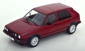 Het 1:18 gegoten model van de Volkswagen Golf MKII GTi uit 1984 in donkerrood. De fabrikant van het schaalmodel is MCG. Dit model is alleen online verkrijgbaar