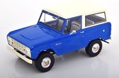 Het 1:18 gegoten model van de Ford Bronco uit 1966 in blauw en wit. De fabrikant van het schaalmodel is Greenlight. Dit model is alleen online verkrijgbaar