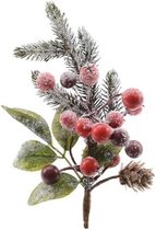 Kerststukje stekertje met bessen en sneeuw groen/rood 20 cm