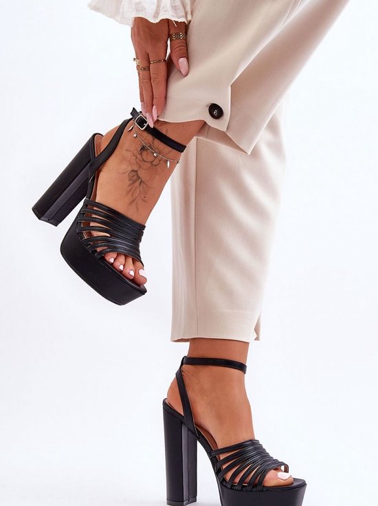 Lola Cruz Verhoog je stijl met hoge hak sandalen Grijs Dames