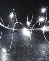 Witte Glow String Lights by Aira - Draadverlichting lichtsnoer met 20 LED lampjes op batterij 200cm - Lampensnoer kerstverlichting - Fairy Lights - DIY kostuum kleding carnavals verlichting - sfeer batterijverlichting slinger - feest partylights