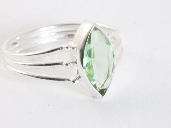 Opengewerkte zilveren ring met groene amethist - maat 19.5
