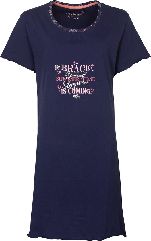 Donkerblauw nachthemd met korte mouwen, bloemenprint bij de kraag en tekst 'BRACE YOURSELF SUMMER TIME SLEEPINESS IS COMING'.