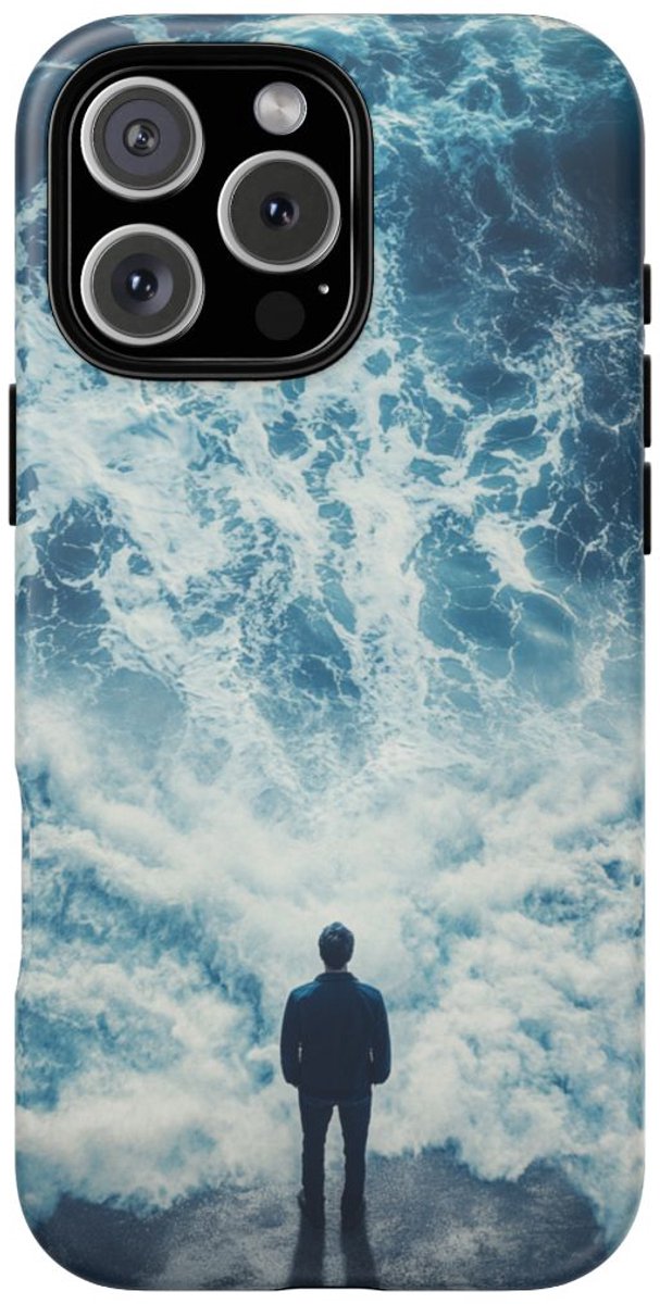 Man Tegenover Oceaangolven – Telefoonhoesje Geschikt voor iPhone 16 Pro Max
