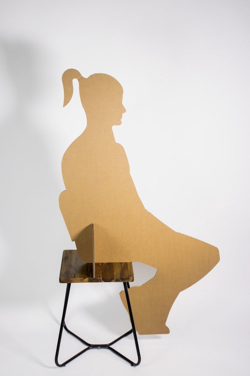 Kartonnen levensgroot figuur - zittend Vrouw - Verschillende varianten - Kartent