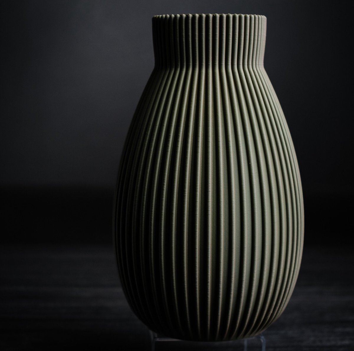 Morphitoys Obscura – Design Vaas in Olijfgroen – PETG – 25 cm