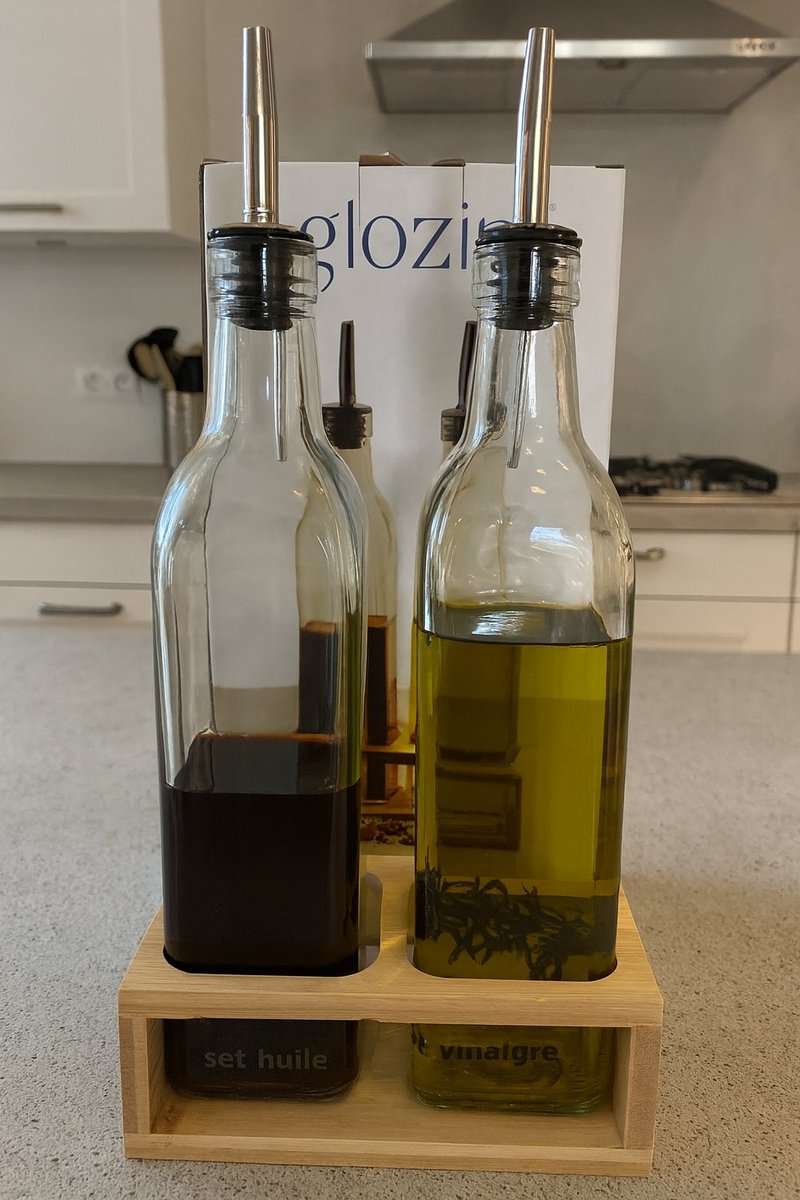 Glozini Olie- en Azijnset – 2-delig – Glazen Flessen met Schenkdop en Houten Standaard – 500 ml