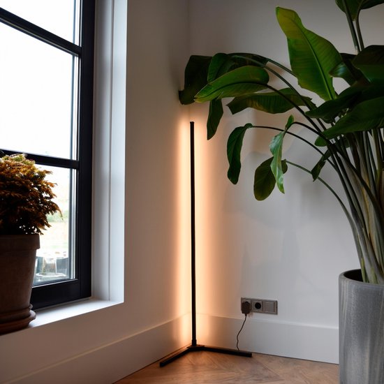 Calex Slimme LED Vloerlamp - Wifi Hoeklamp Staande Lamp - Sfeerverlichting Dimbaar RGB en Wit Licht - App en afstandsbediening