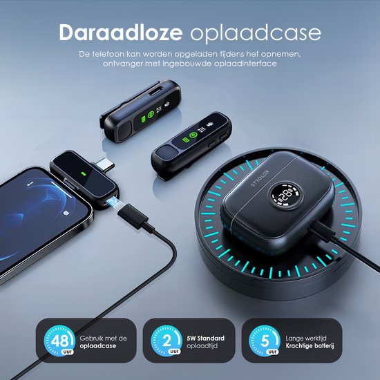 Zwarte oplaadcase voor microfoons, met een telefoon die oplaadt en de microfoons, "48 uur gebruik met oplaadcase"