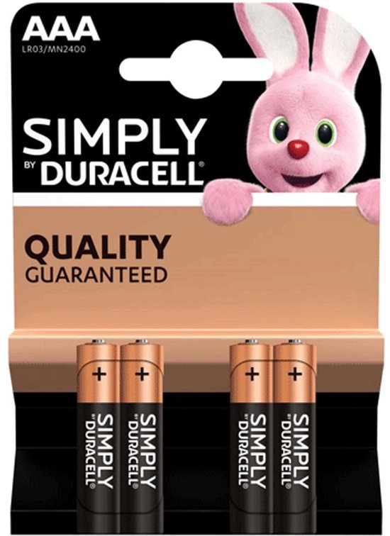 Verpakking van vier AAA Simply by Duracell batterijen met een roze konijn.