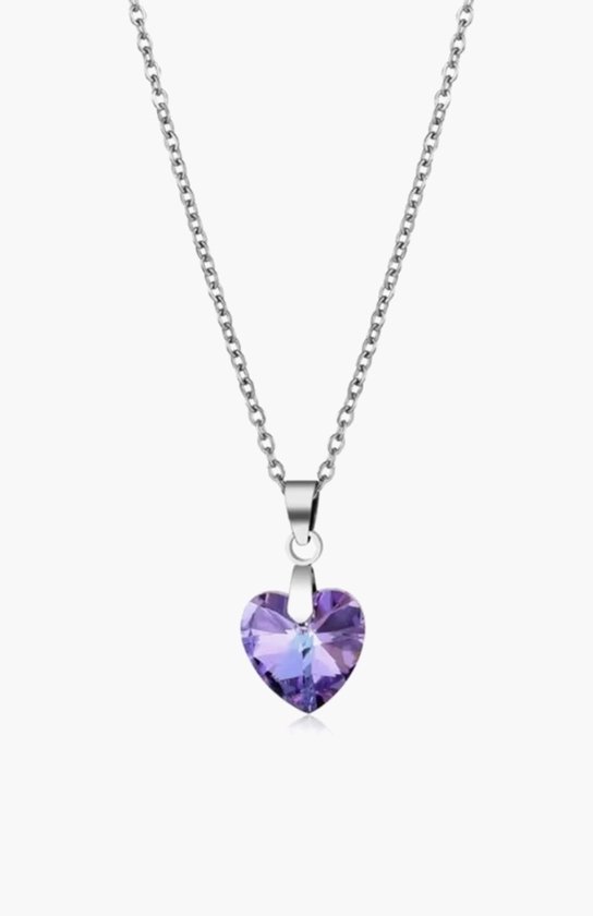Zilverkleurige ketting met een paarse hartvormige hanger.