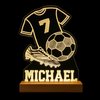 Acryl lamp met voetbalshirt nummer 7, bal en schoen, met de naam MICHAEL op houten voet.