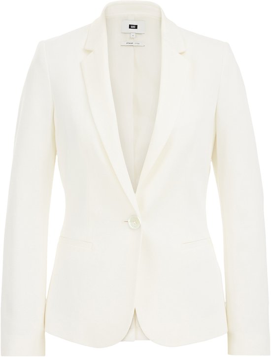 Een witte getailleerde blazer met een enkele knoopsluiting en opgestikte zakken.