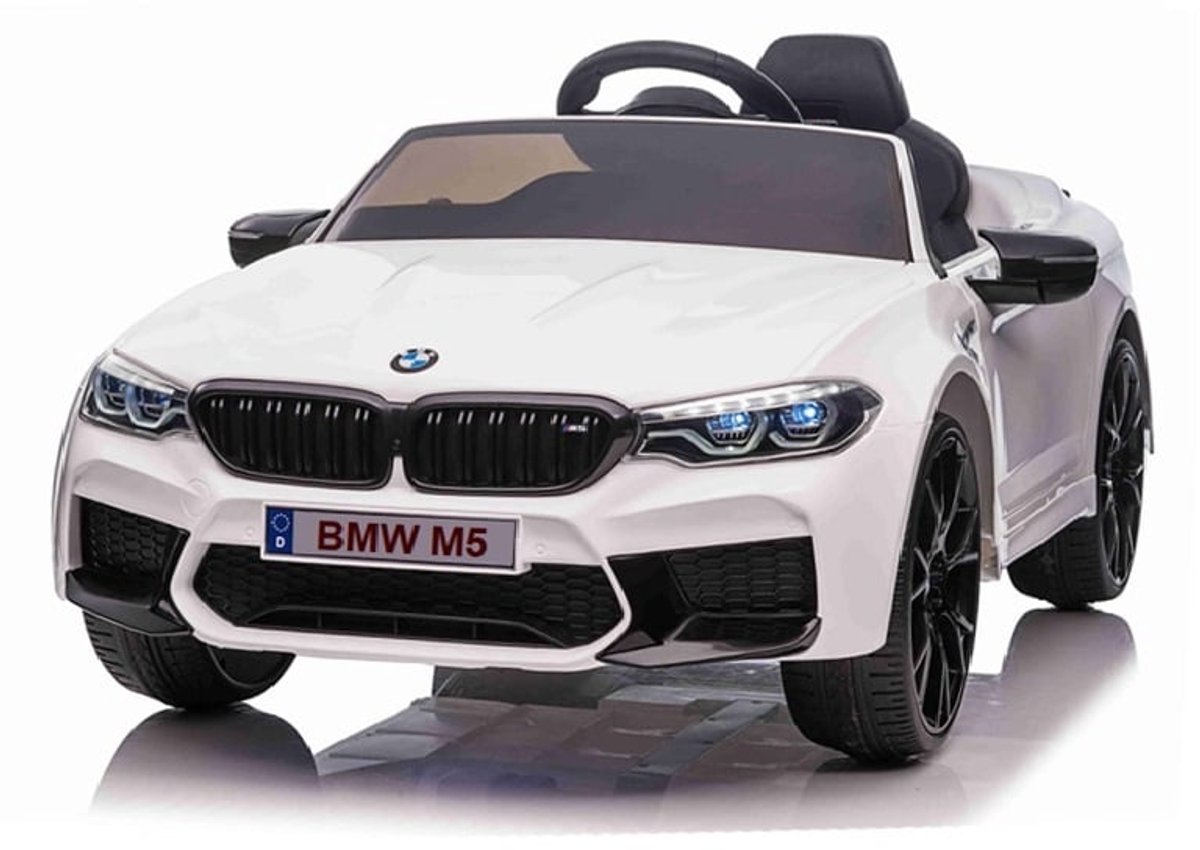 BMW M4 Wit - 1 Persoons - Dubbele motoren, geluiden en incl. softstart | Elektrische kinderauto - Inclusief afstandsbediening - Gratis verzending - KiddoCars